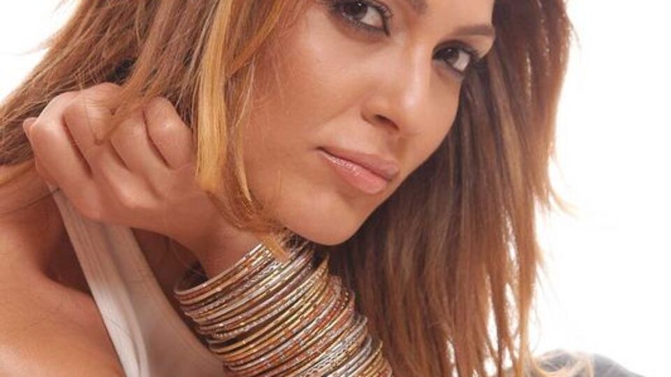 Yerli JLo yağlarını aldırıyor