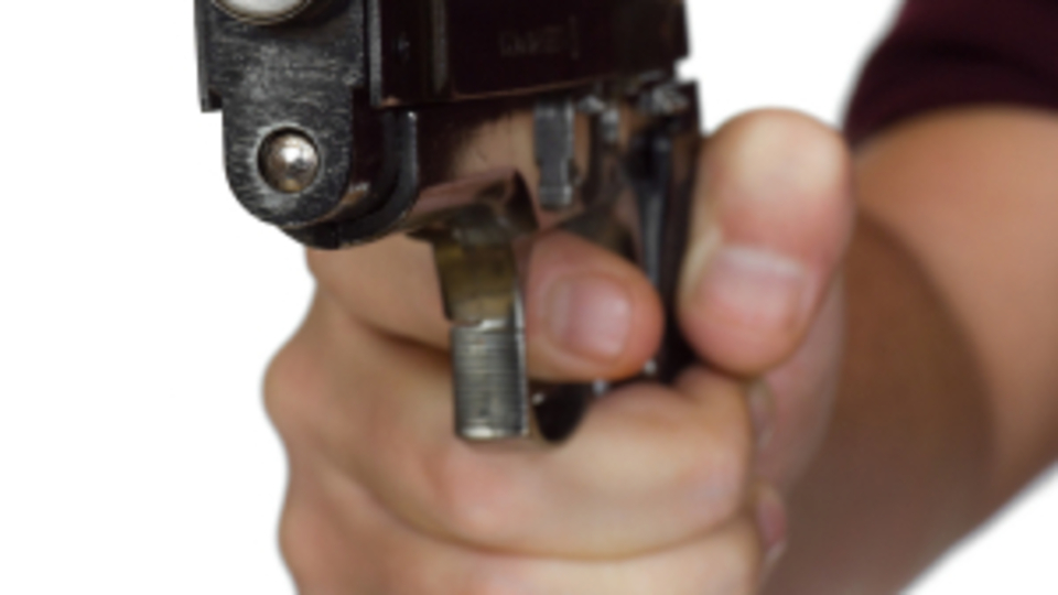 Boşanmak isteyen eşini öldürdü