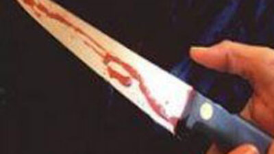 Baktığı yaşlı kadının boğazını kesti!