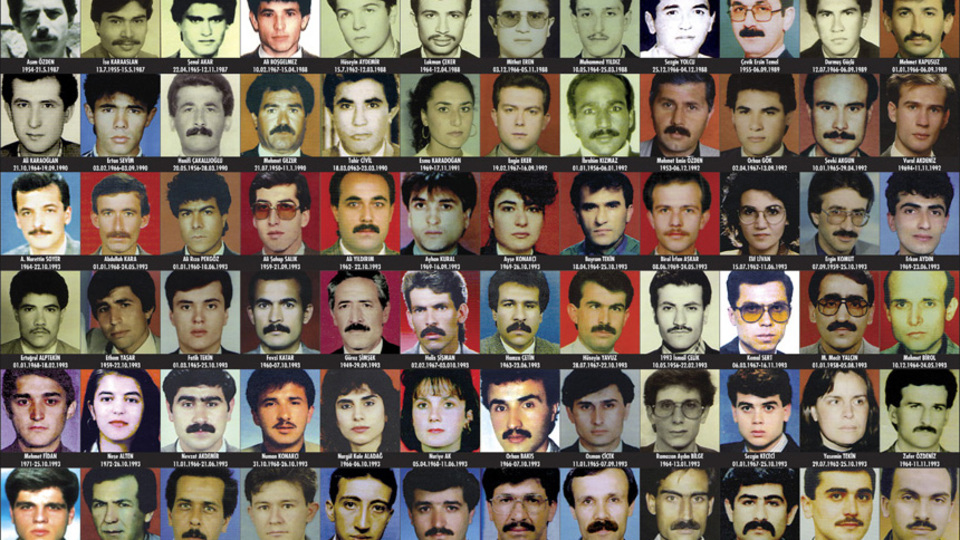 "Şehit öğretmenlerin adları niye bir yere verilmiyor?"