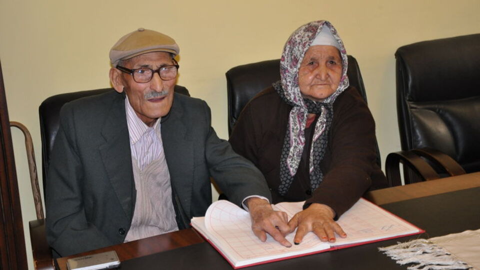 78'lik Ayşe teyze kaçarak evlendi