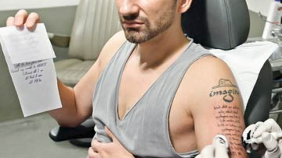 "Kalemle saçını topuz yapan kadına âşığım"