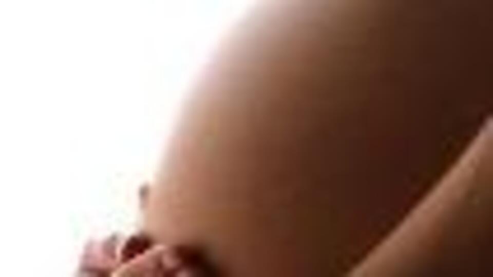 15 yaşında anne oldu