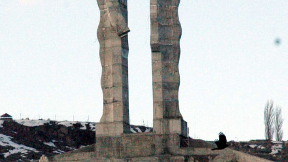 Başbakan 'ucube' dedi, anıt kalkıyor