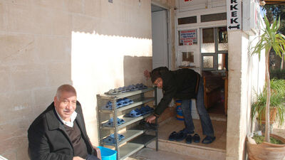 Bu tuvalete ayakkabıyla girmek yasak!