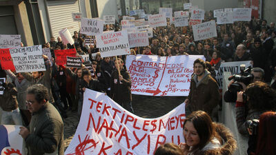 Bilgi'de 'porno tez' eylemi! VİDEO