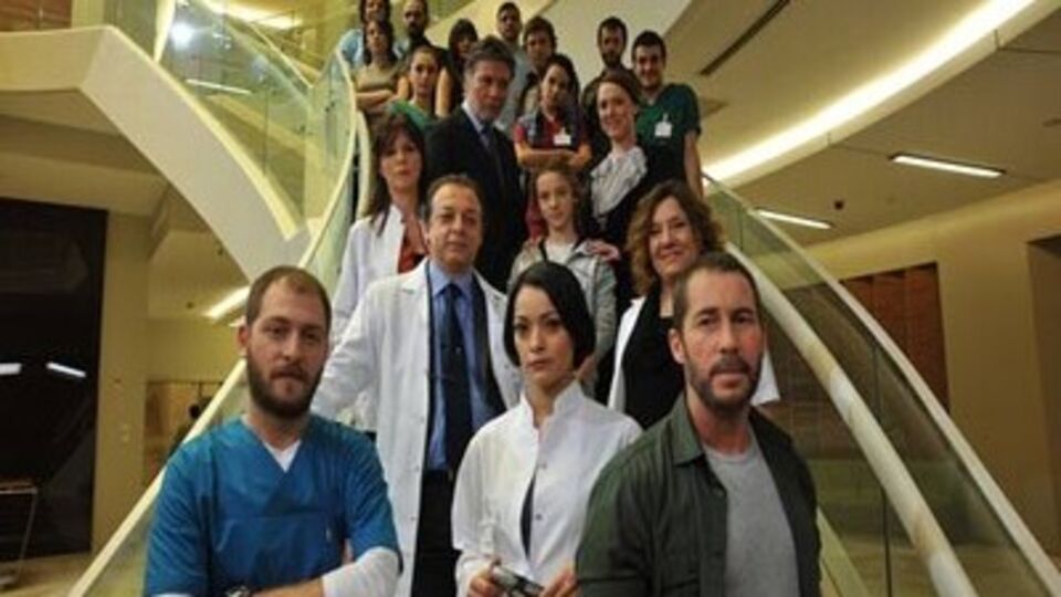 Ezel'in Mert'i doktor oluyor