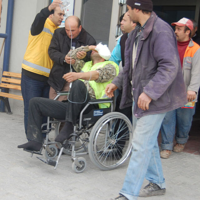 5 parmağını birden kaybetti