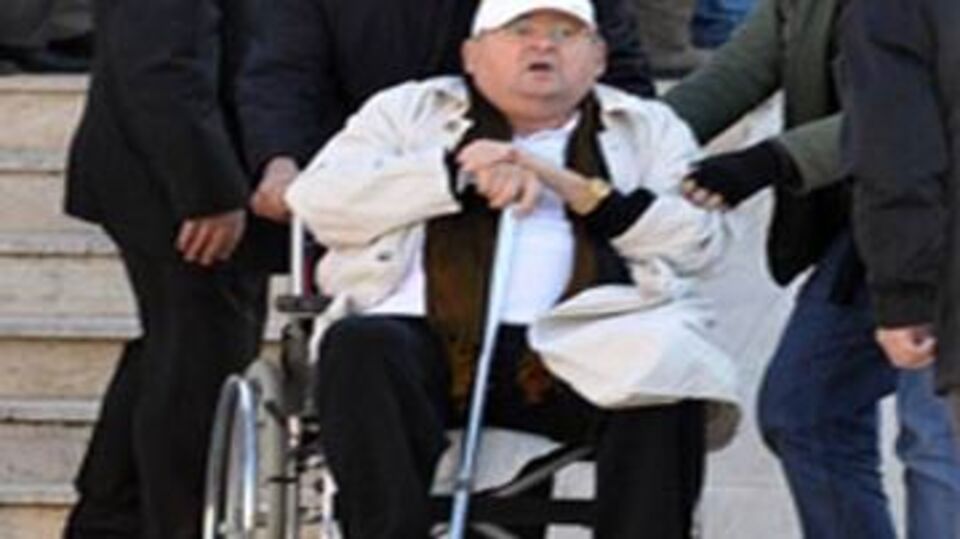 Kelle avcısı dışarıda Balbay içeride...