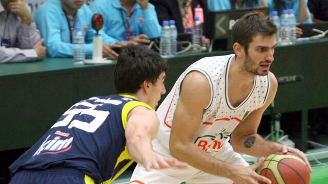 Devler salona iniyor!