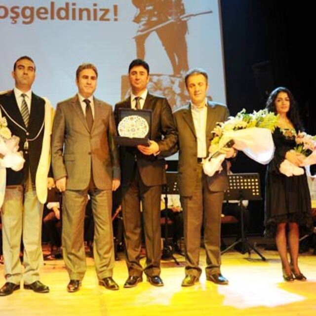 Şehitler 5 dilde anıldı!
