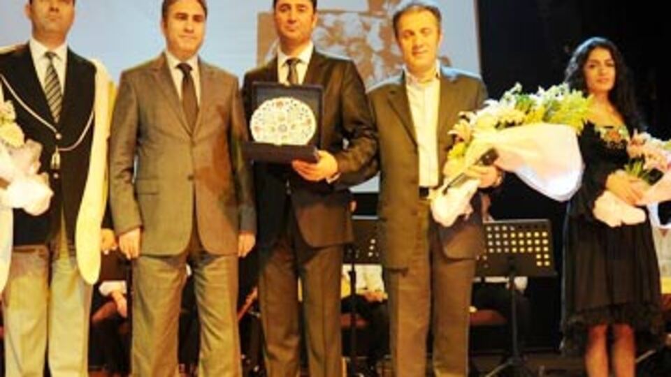 Şehitler 5 dilde anıldı!
