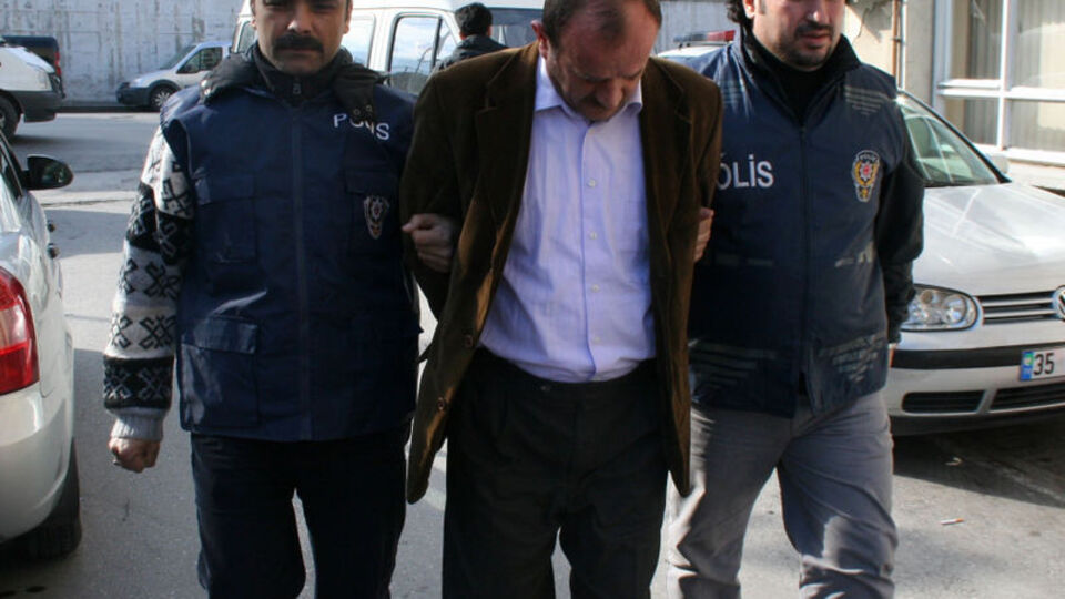 'MİT emeklisiyim' diyerek vatandaşları dolandırdı