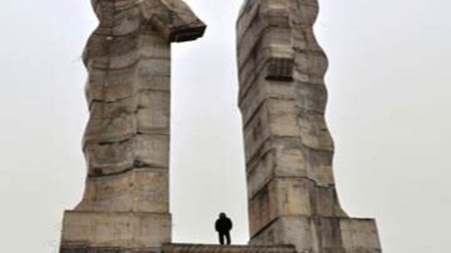 'İnsanlık Anıtı' parçalanıyor!