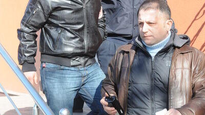 Eşine kurşun yağdırdı!