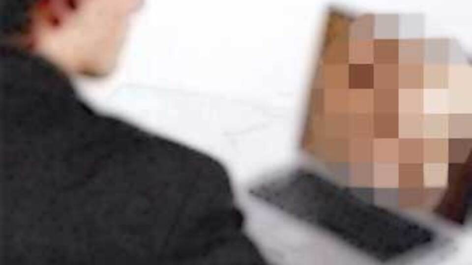 Küçük kızların çıplak görüntülerini çekti!