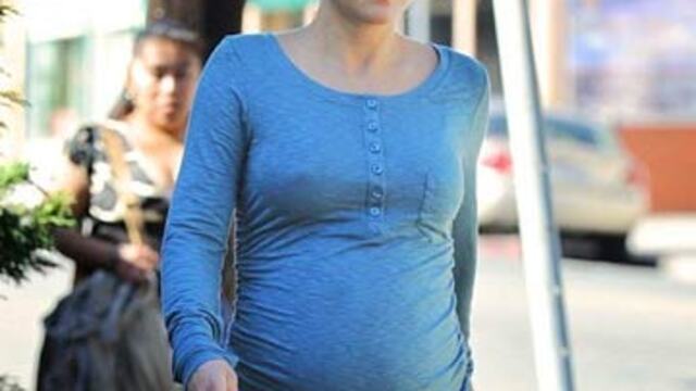 Natalie hamileliğe alışamamış