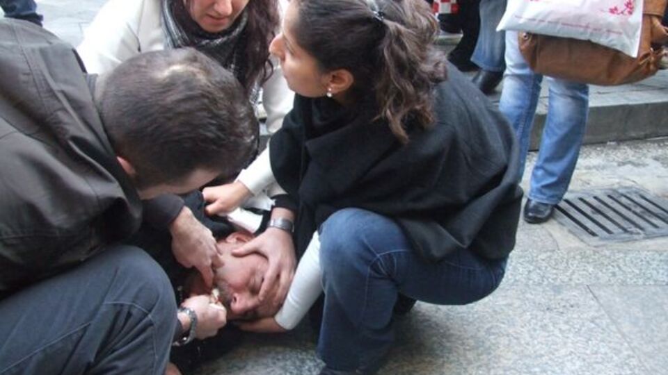 Gezmeye geldi, hayat kurtardı!