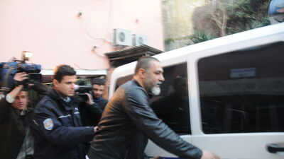 Bekir Coşar, ruhsatsız tabaycayla yakalandı