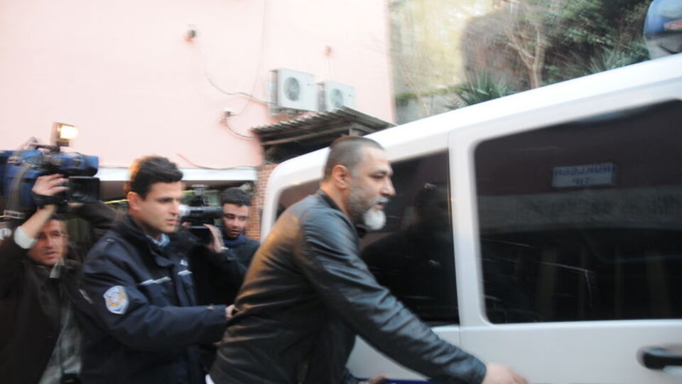 Bekir Coşar, ruhsatsız tabaycayla yakalandı