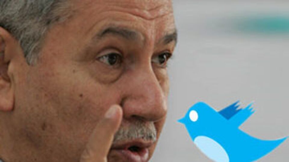 Arınç da Twitter'da!