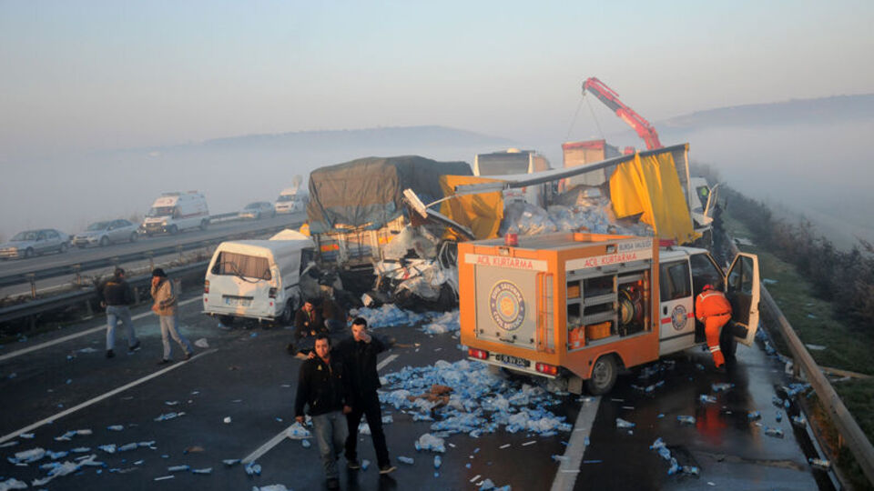 Bursa-İzmir Çevreyolu'nda sis kazası!