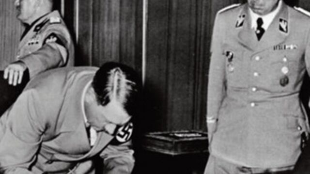 Hitler'in çalışma masası seti satılığa çıktı
