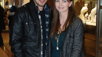 Kararsız çift alışveriş turunda