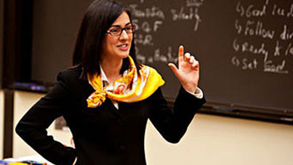 Burslu öğrenci gitti, en iyi profesör oldu