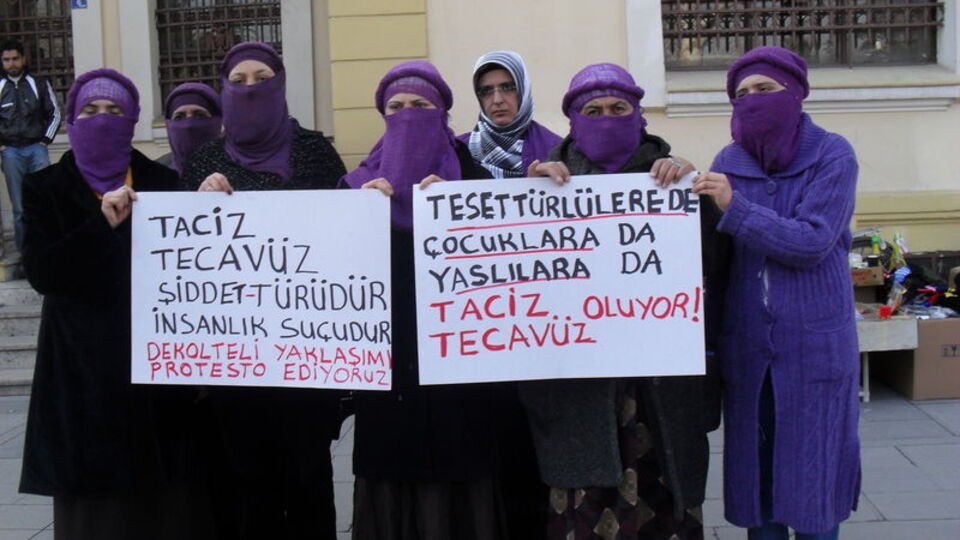 "Türbanlı bir bayan olarak tacize uğradım"