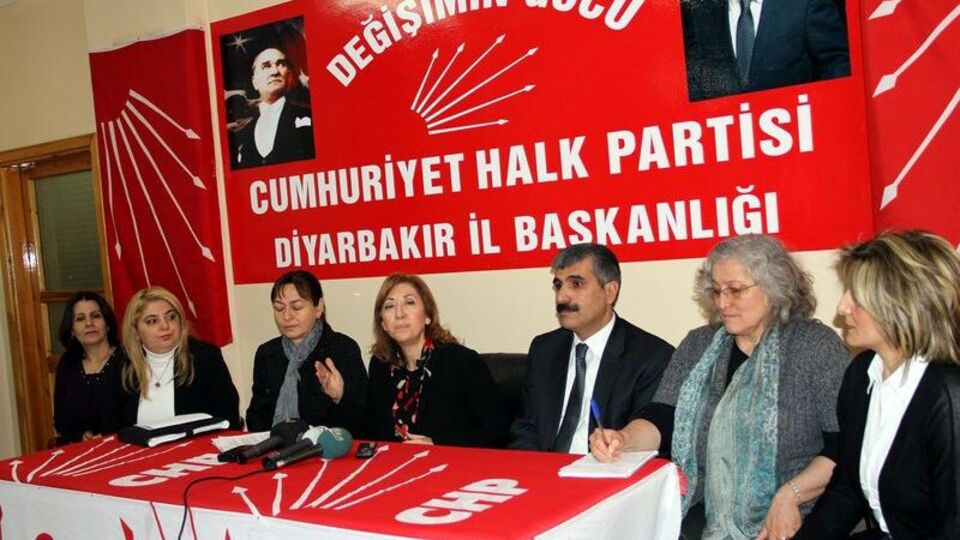 CHP'den Ergenekon tutuklularının eşlerine destek