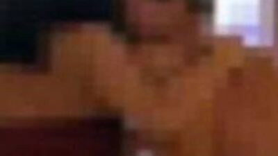 Okul önünde porno rezaleti!