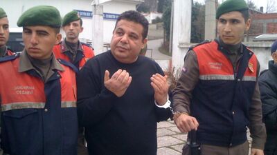 Kelepçeyle cenaze namazı!