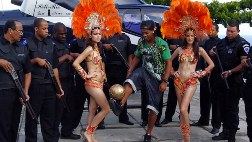 Ronaldinho'dan müthiş şov!