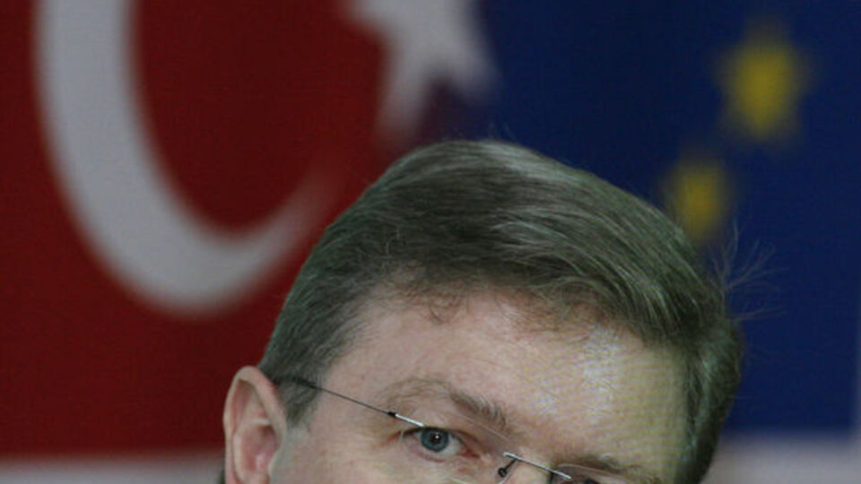 "Gazetecilere yönelik uygulamaları endişeyle izliyoruz"