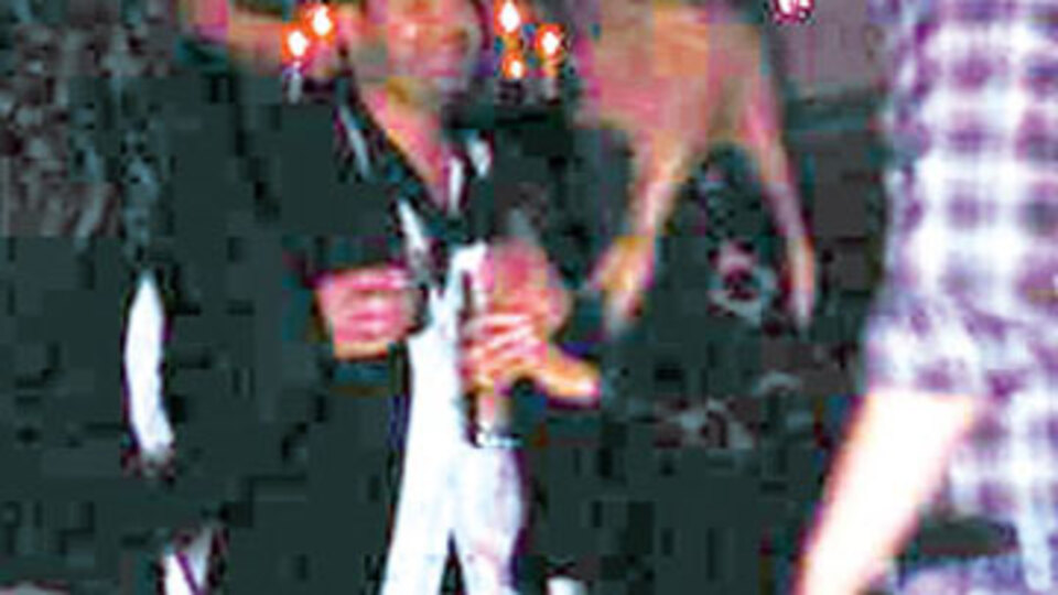 Berk Çiller sarışın güzelle