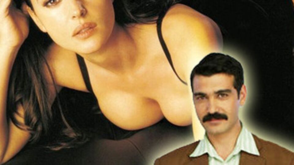 Caner, Monica'yı havuzda öptü!