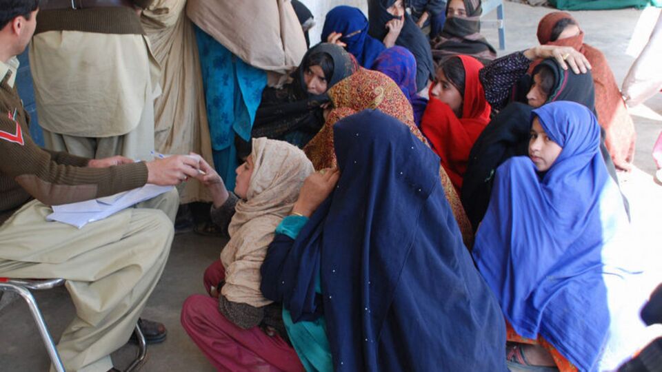 Pakistan'da iki okula bombalı saldırı