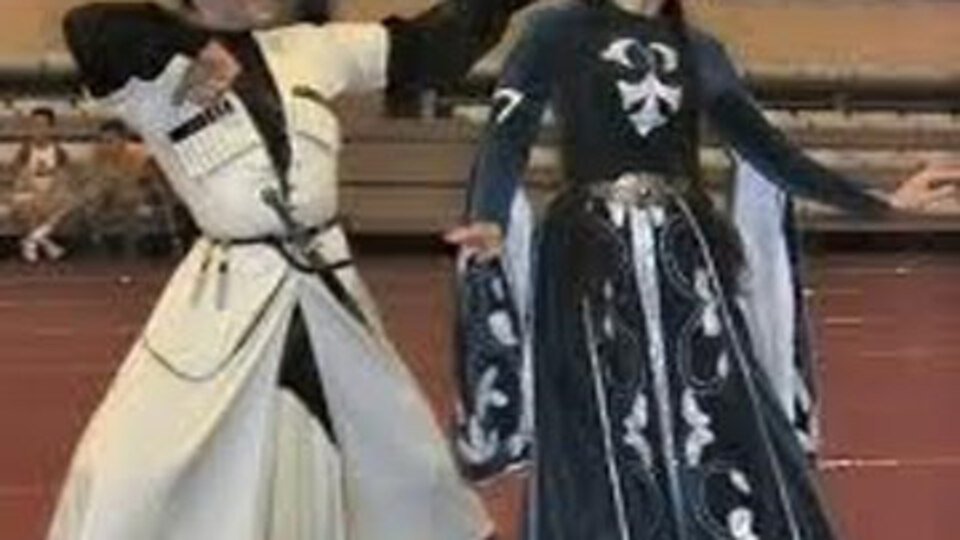 Çerkezler de anadilde eğitim istiyor!