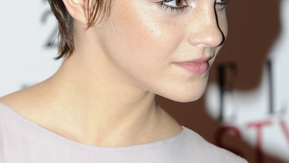 Emma Watson saçlarını uzatıyor GALERİ