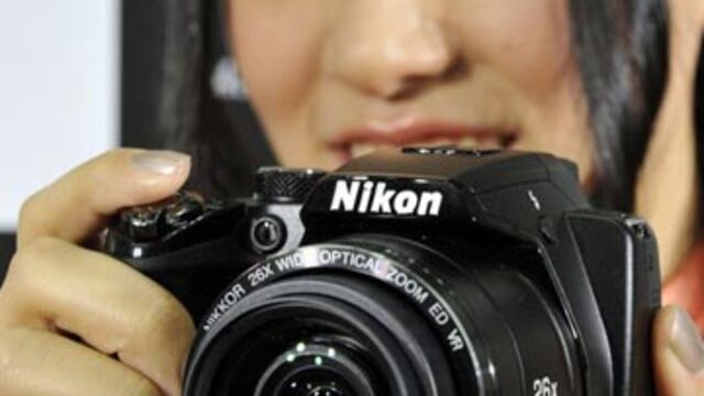Tsunami Nikon'u da vurdu!