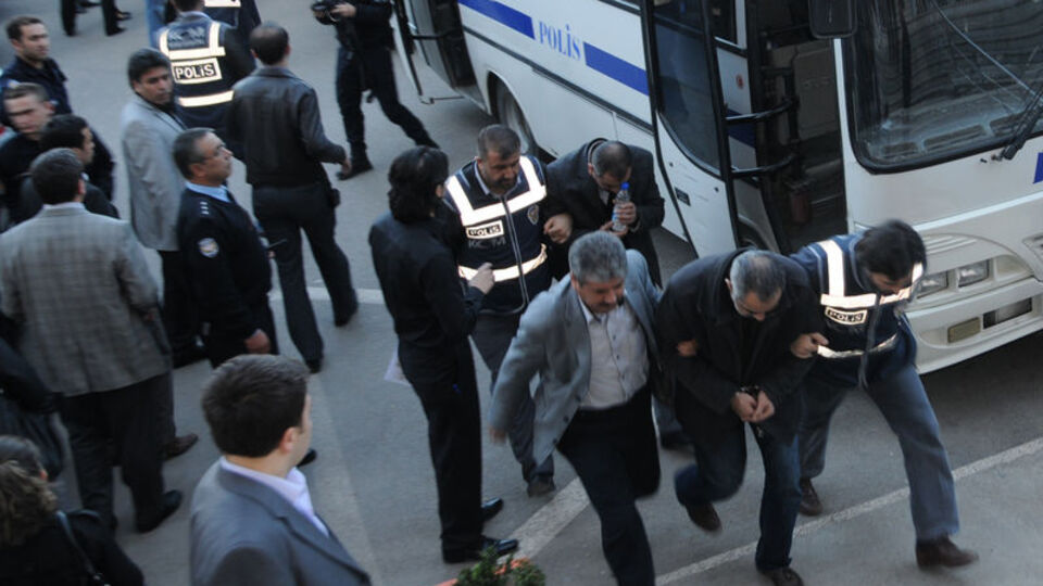 Cephanelik sahibi çete hakim karşısında