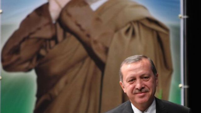 Erdoğan, Kaddafi'ye bir başkan atamasını önerdi