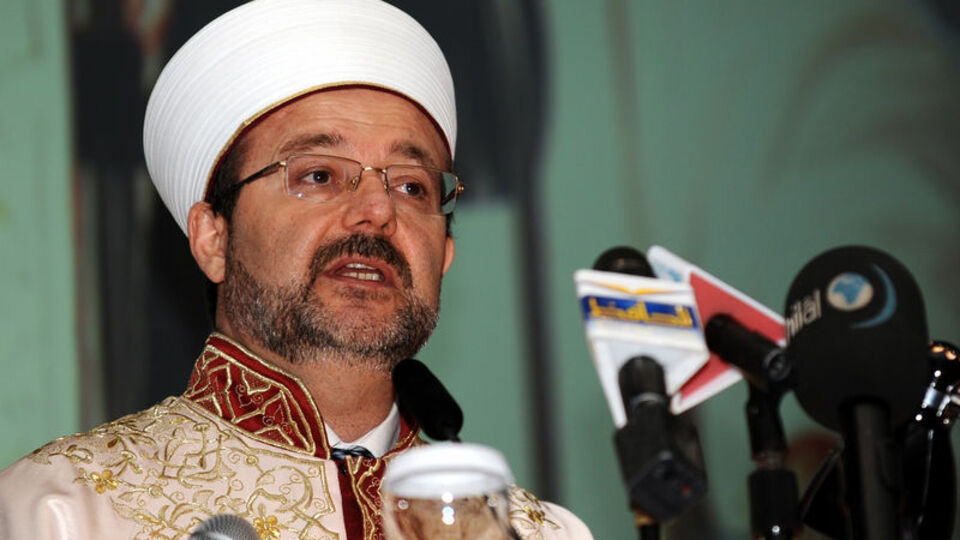 Diyanet İşleri Başkanı da Tatlıses'e şifa diledi