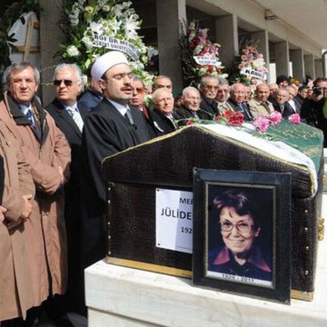 Jülide Gülizar son yolculuğuna uğurlandı