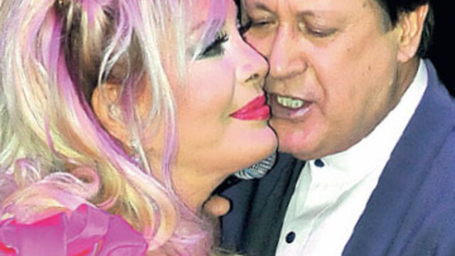 Bir öptü bir öptü bir daha öptü