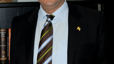 Eski başkan meclise göz kırptı!