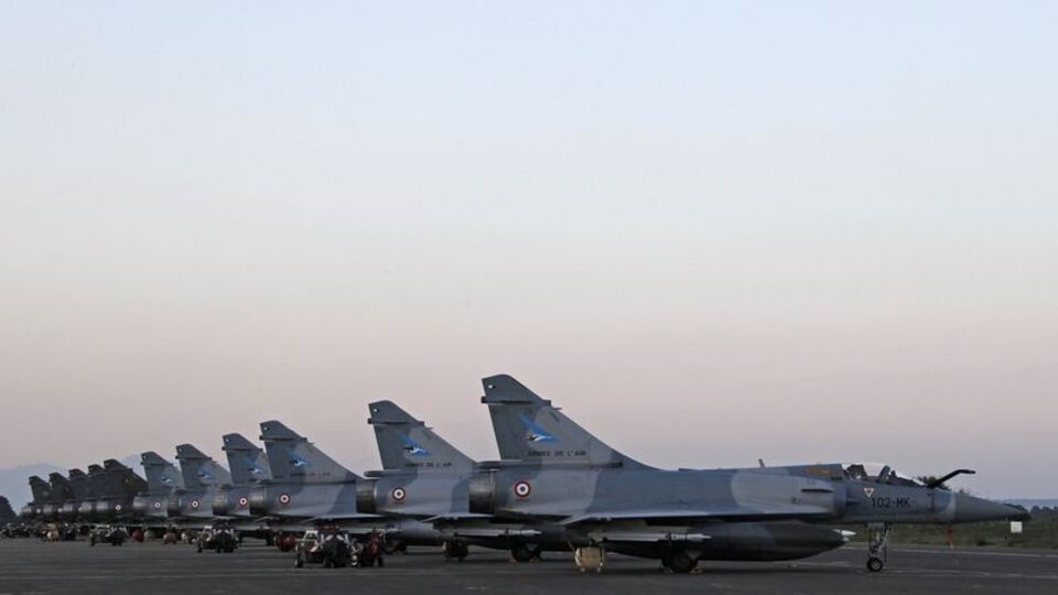 Bakanı itiraf etti: Sarkozy Haçlı Seferi yönetiyor