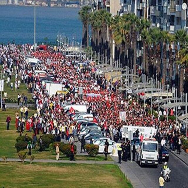 İzmir'de 'Balyoz' yürüyüşü!