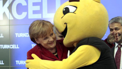 Selocan Merkel'e sinyal gönderdi